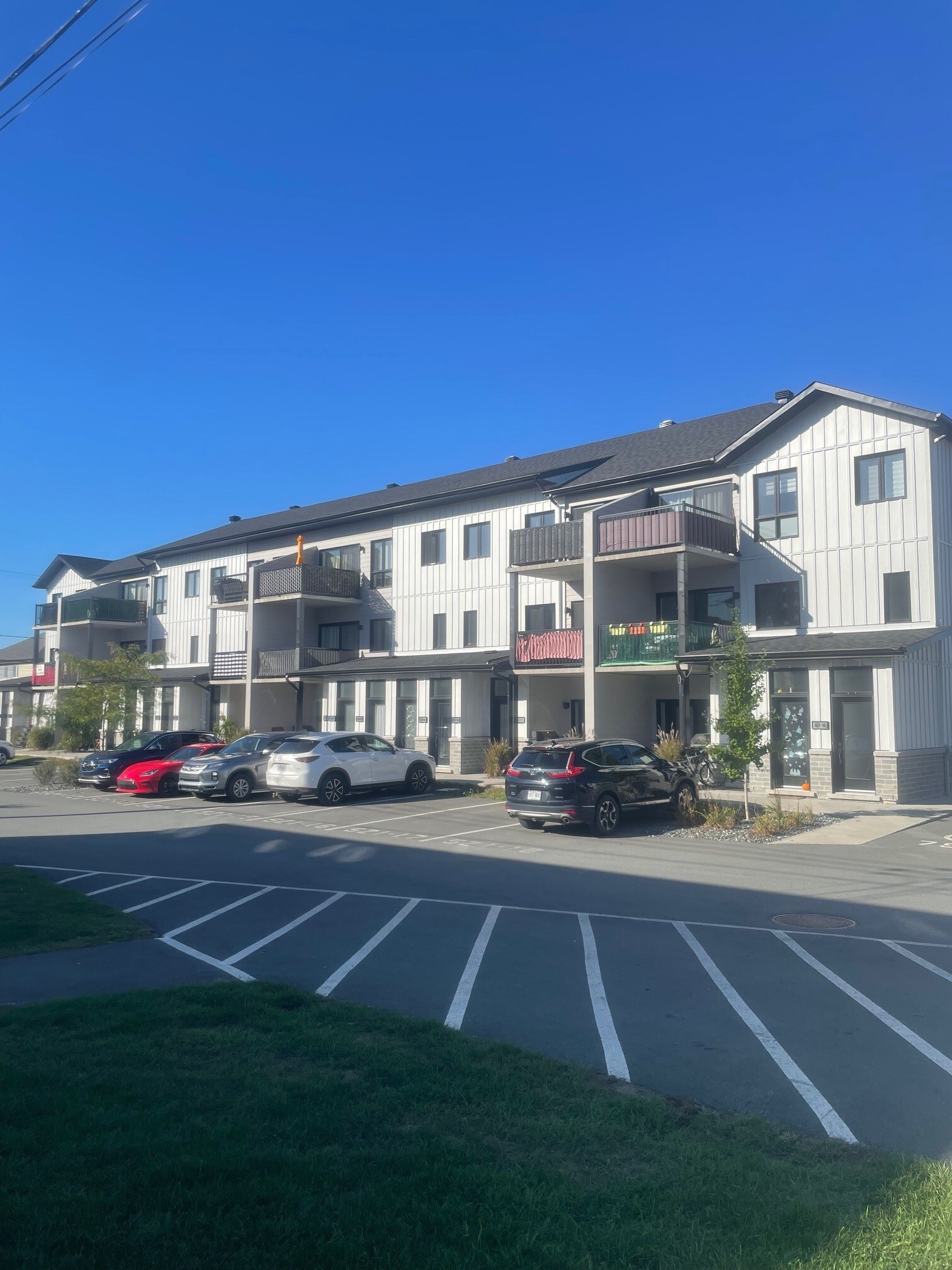 521 Rue des Écuyers, Granby, QC J2J 0V3, Canada — photo 3