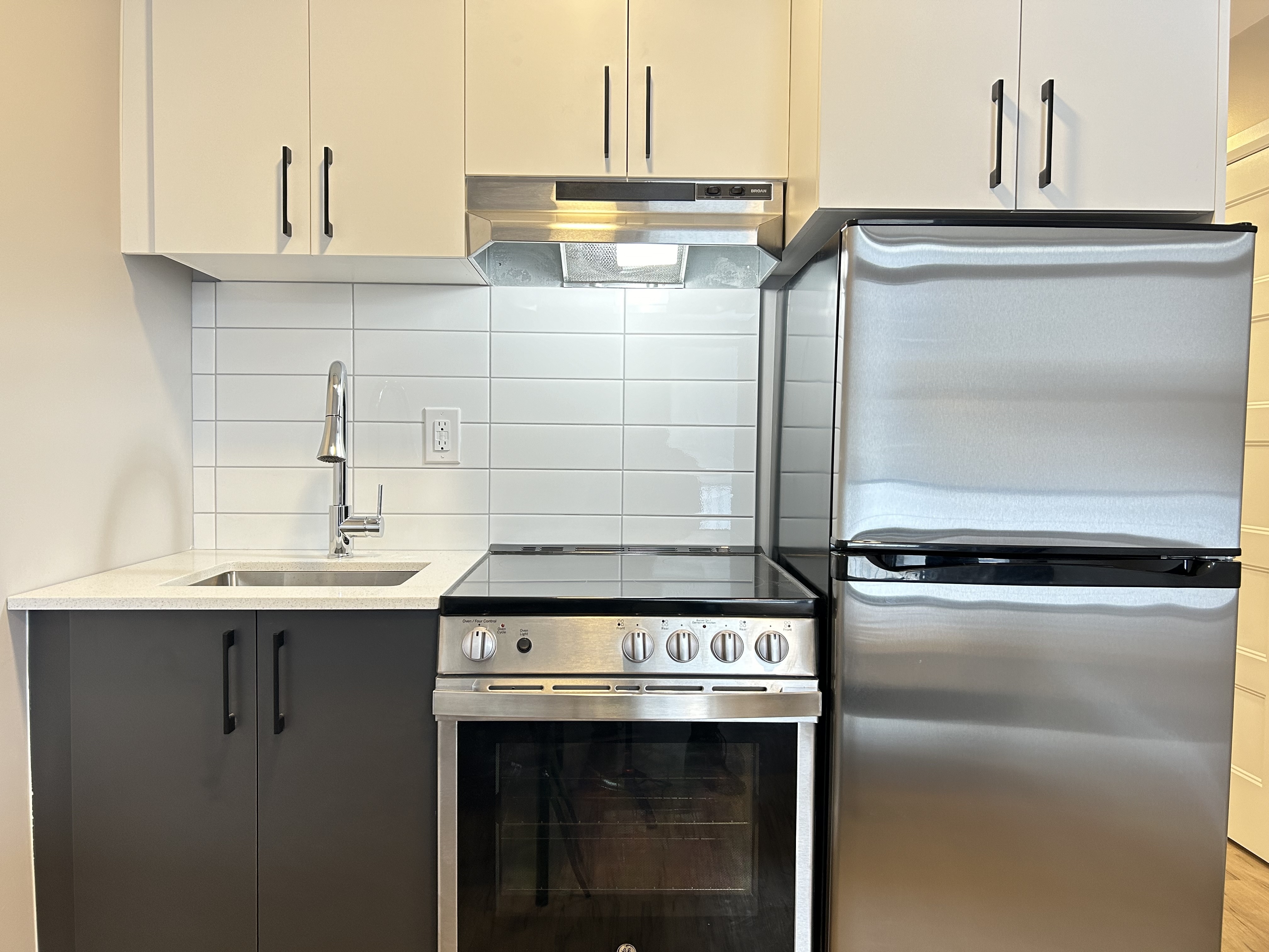 4550 Rue Rivard, Montréal, QC H2J 2N3, Canada — photo 1