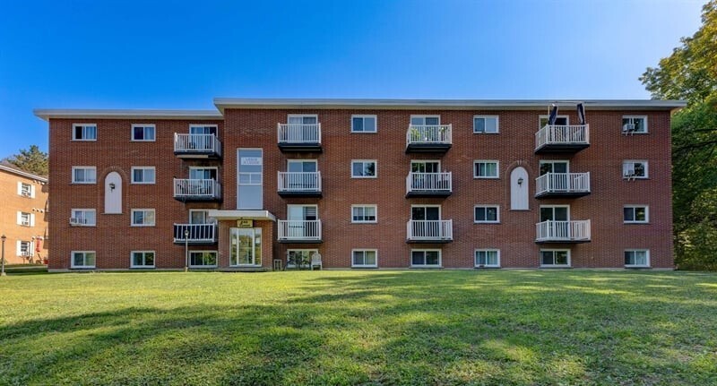 244 Rue Denison Ouest, Granby, QC J2G 4E1, Canada — photo 3