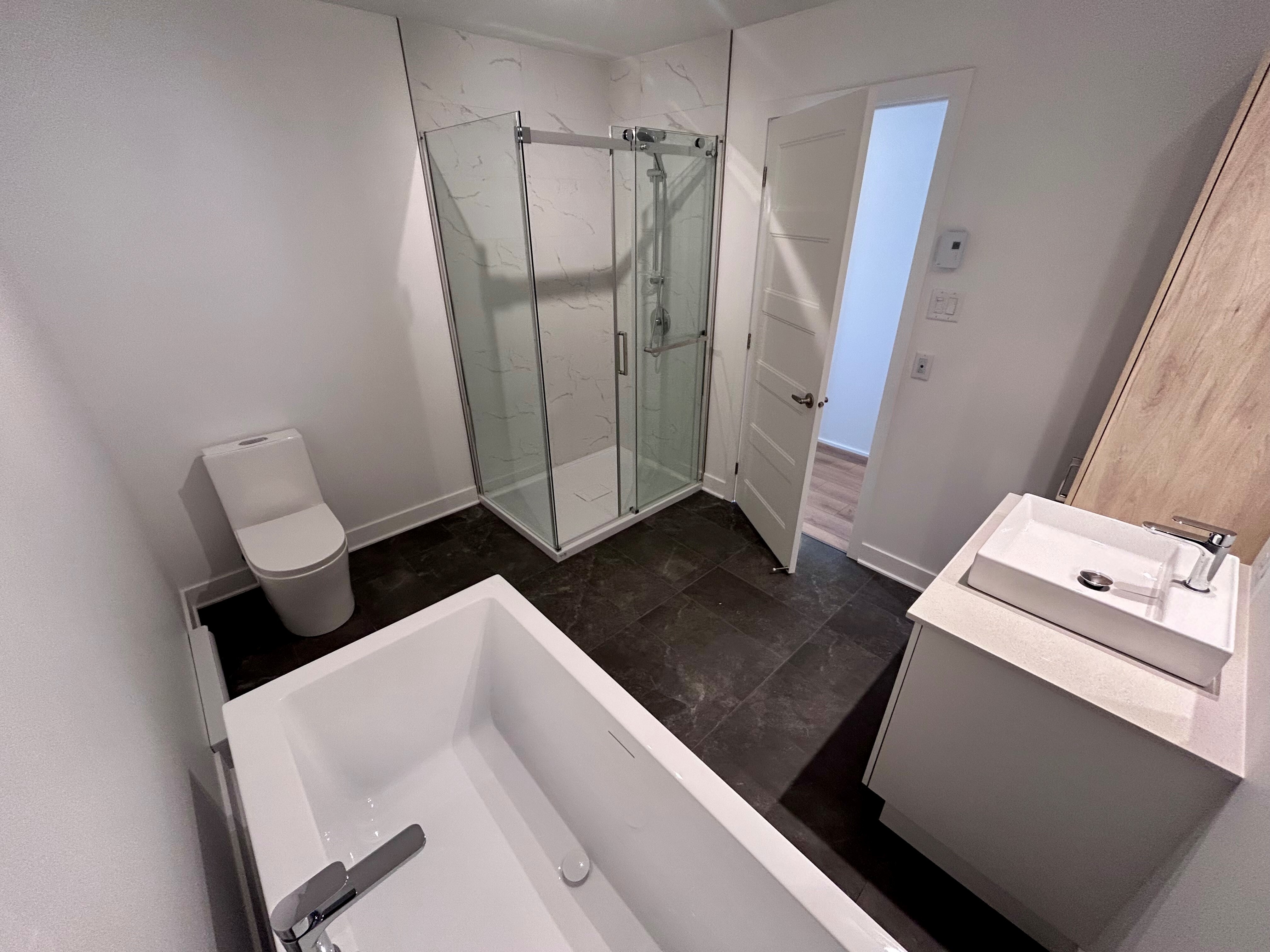 942 Rue du Verbe-Divin, Granby, QC J2J0W2, Canada — photo 1