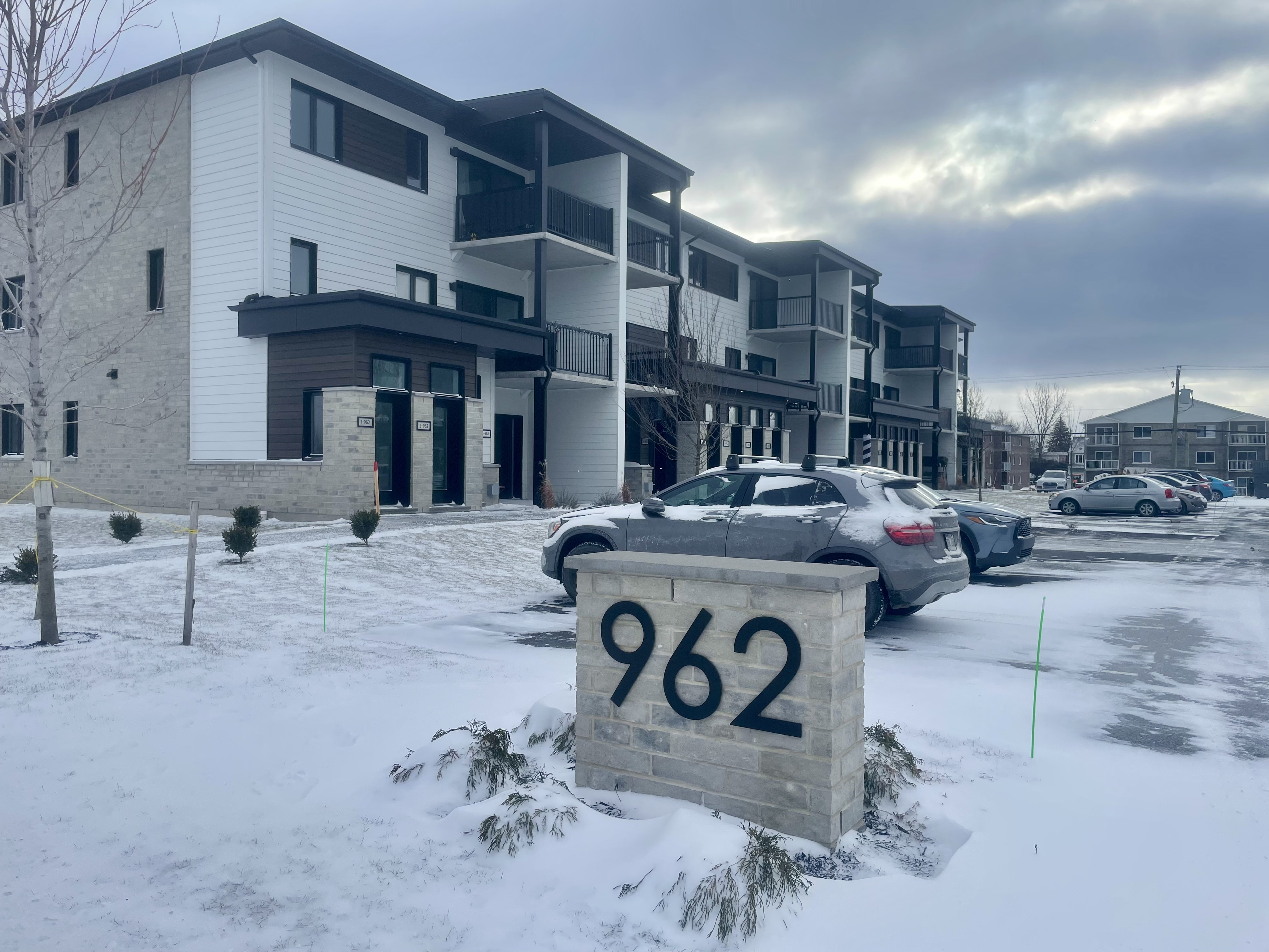 962 Rue du Verbe-Divin, Granby, QC J2J 0W2, Canada — photo 3