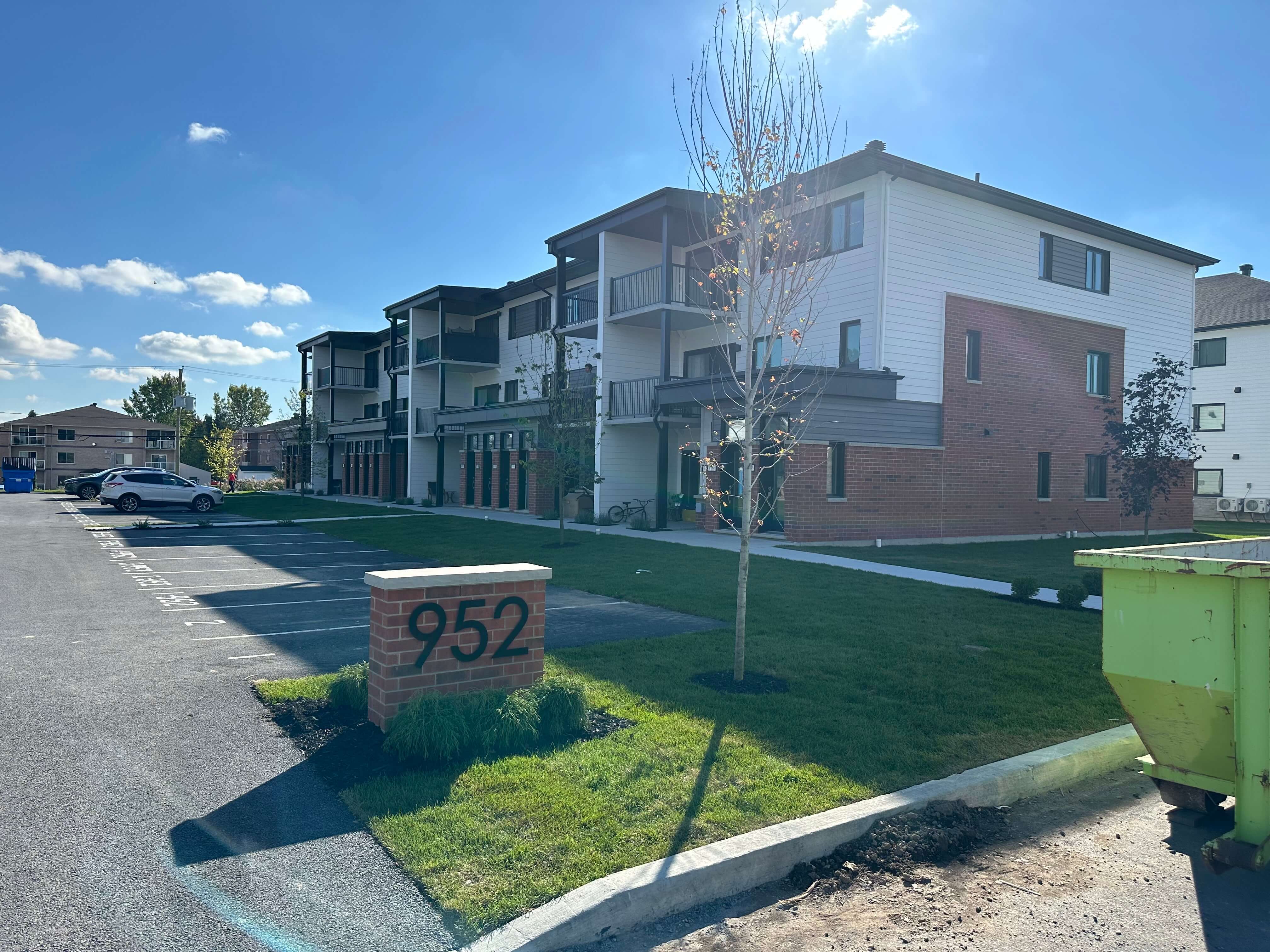 952 Rue du Verbe-Divin, Granby, QC J2J 0W2, Canada — photo 3
