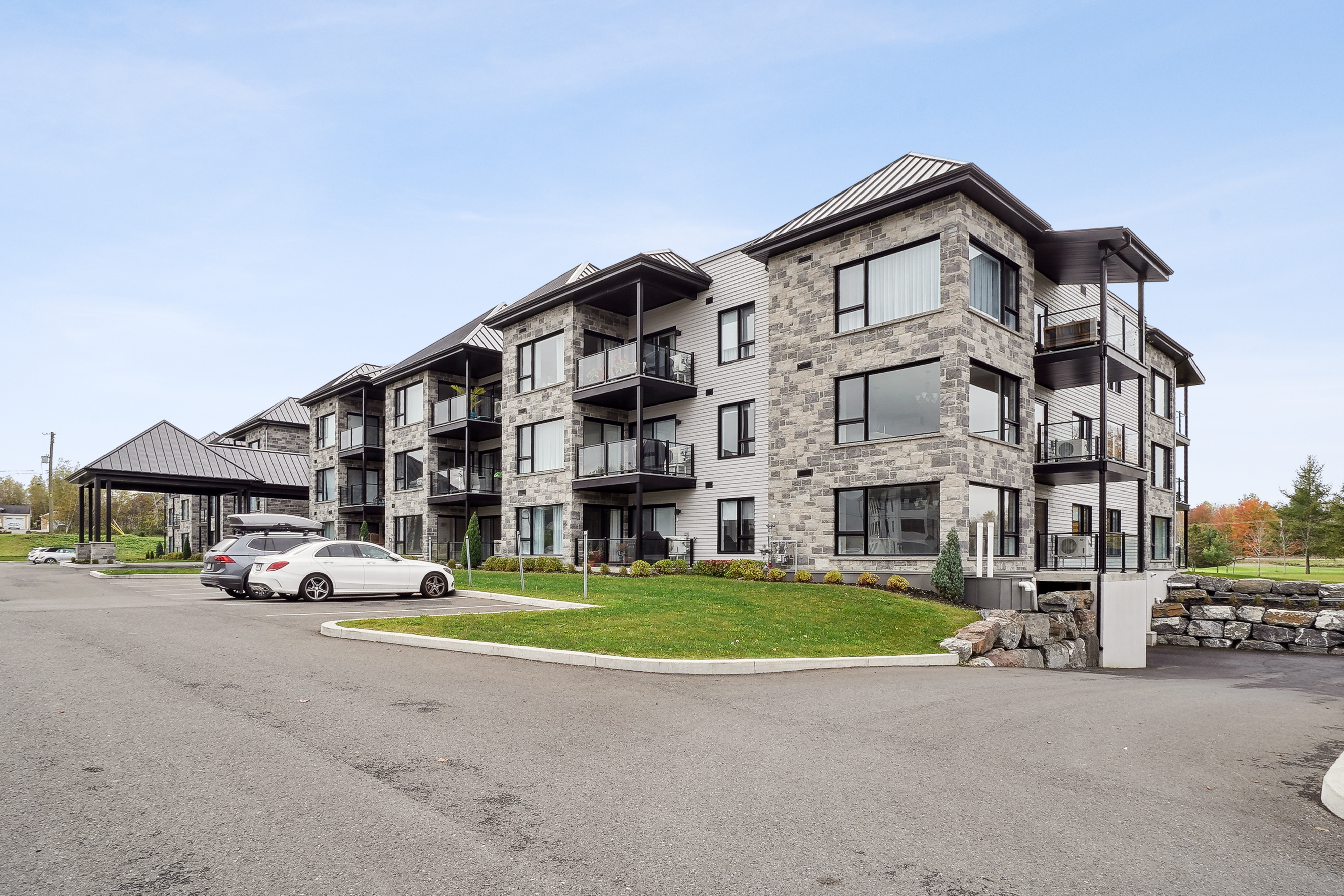 80 Rue de l'Aigle, Bromont, QC J2L 0S8, Canada — photo 3
