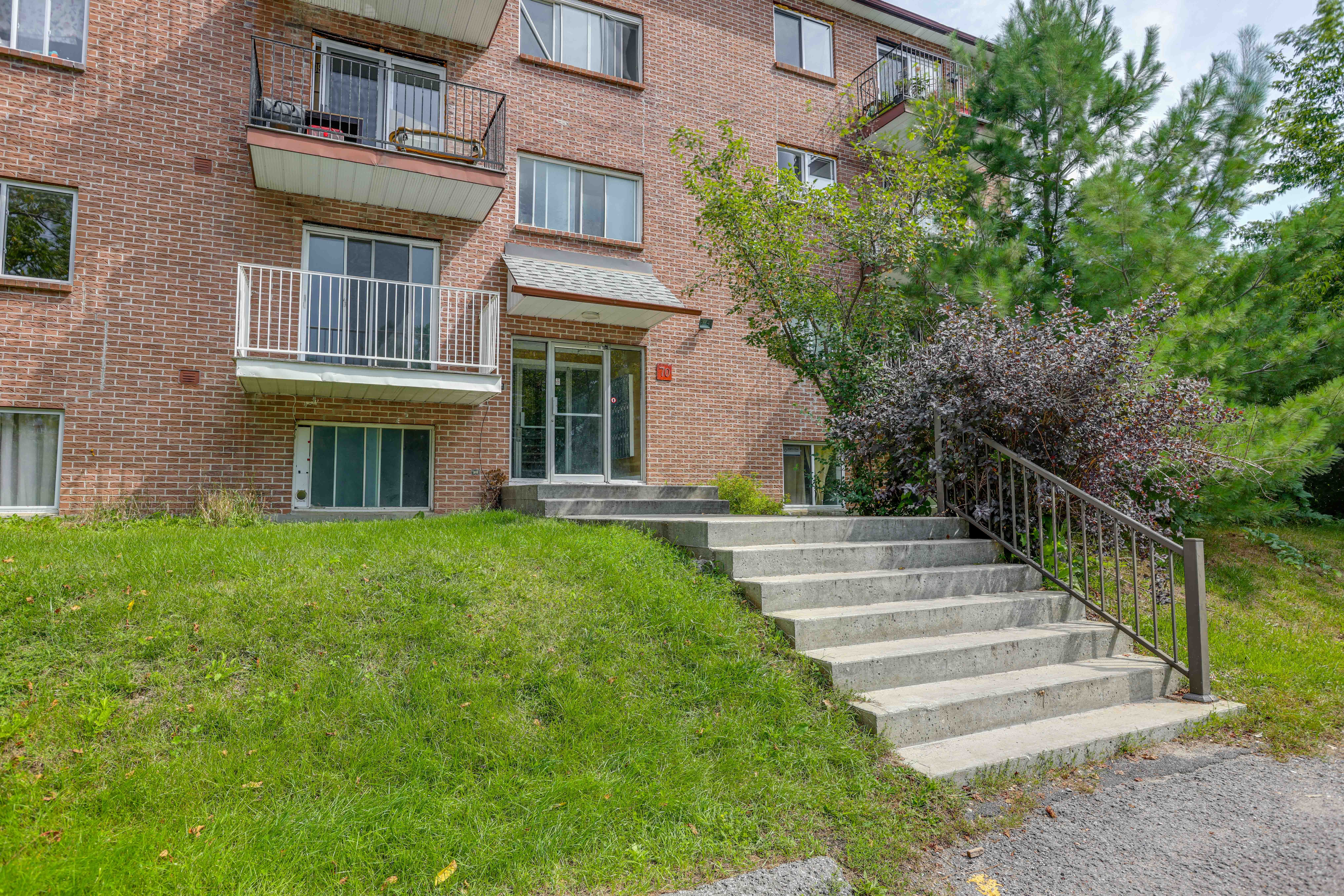 70 Rue des Noisetiers, Gatineau, QC J9A 3G9, Canada — photo 1
