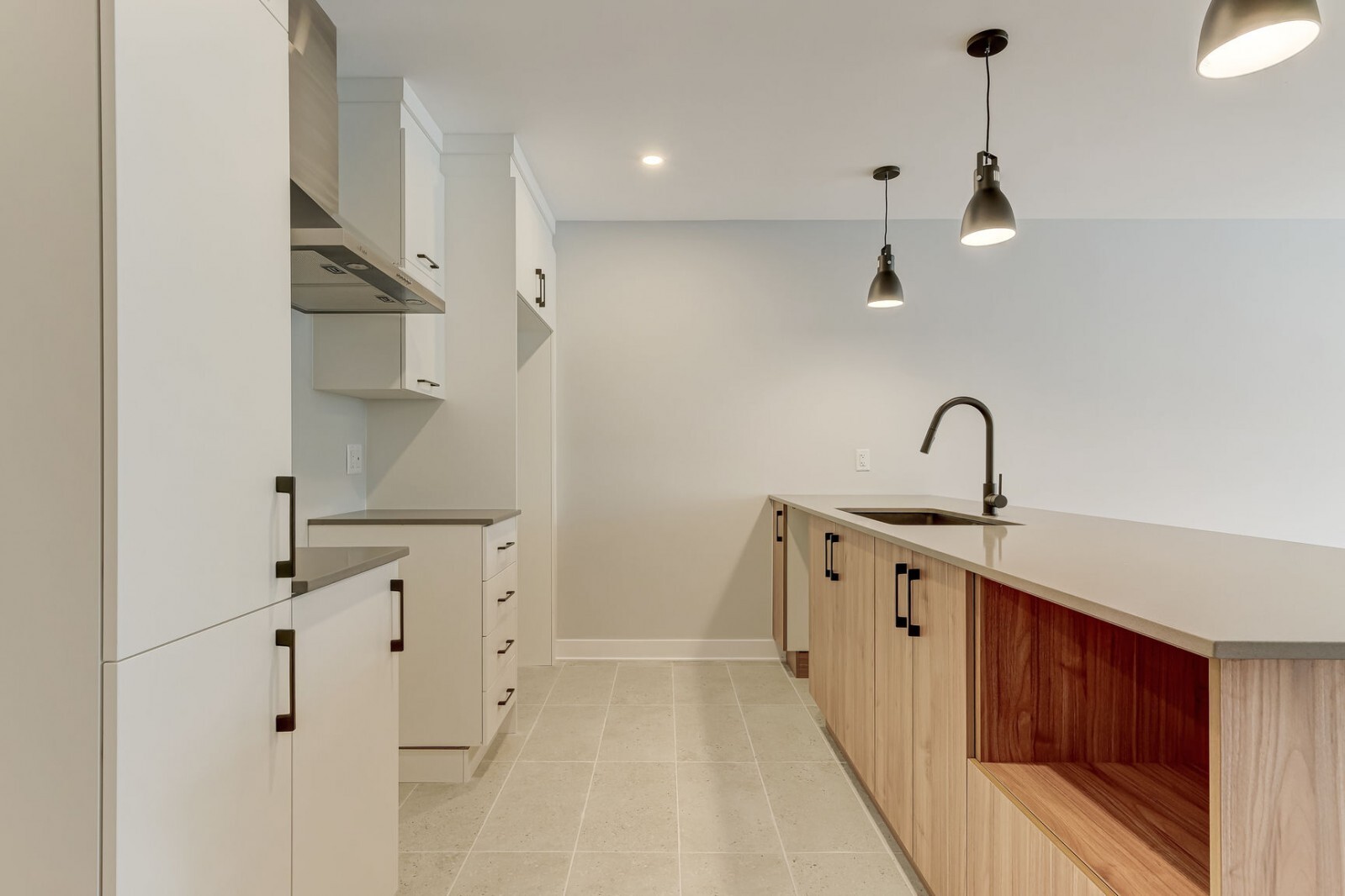 561 Rue des Écuyers, Granby, QC J2J0V3, Canada — photo 1