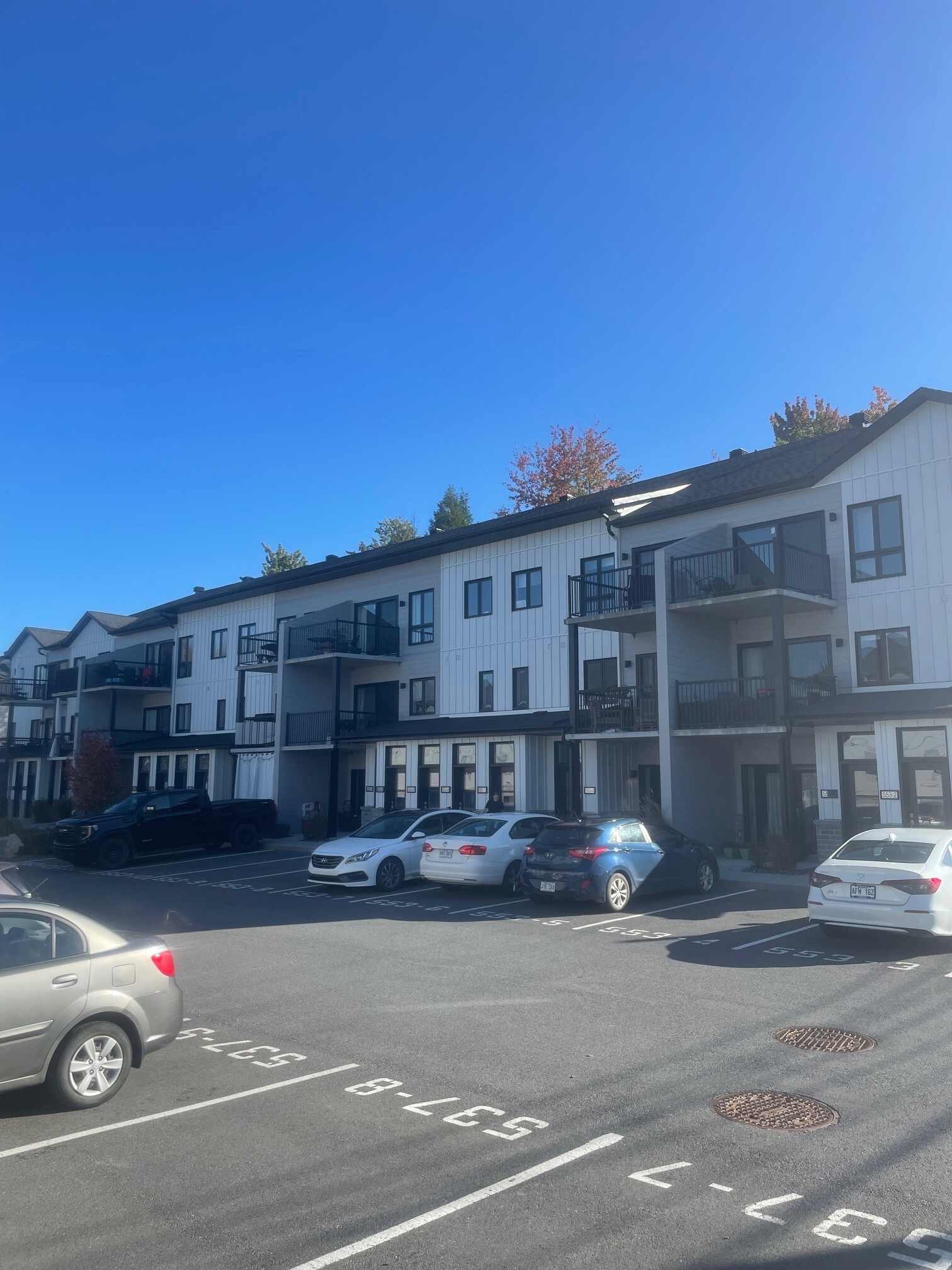 561 Rue des Écuyers, Granby, QC J2J0V3, Canada — photo 3