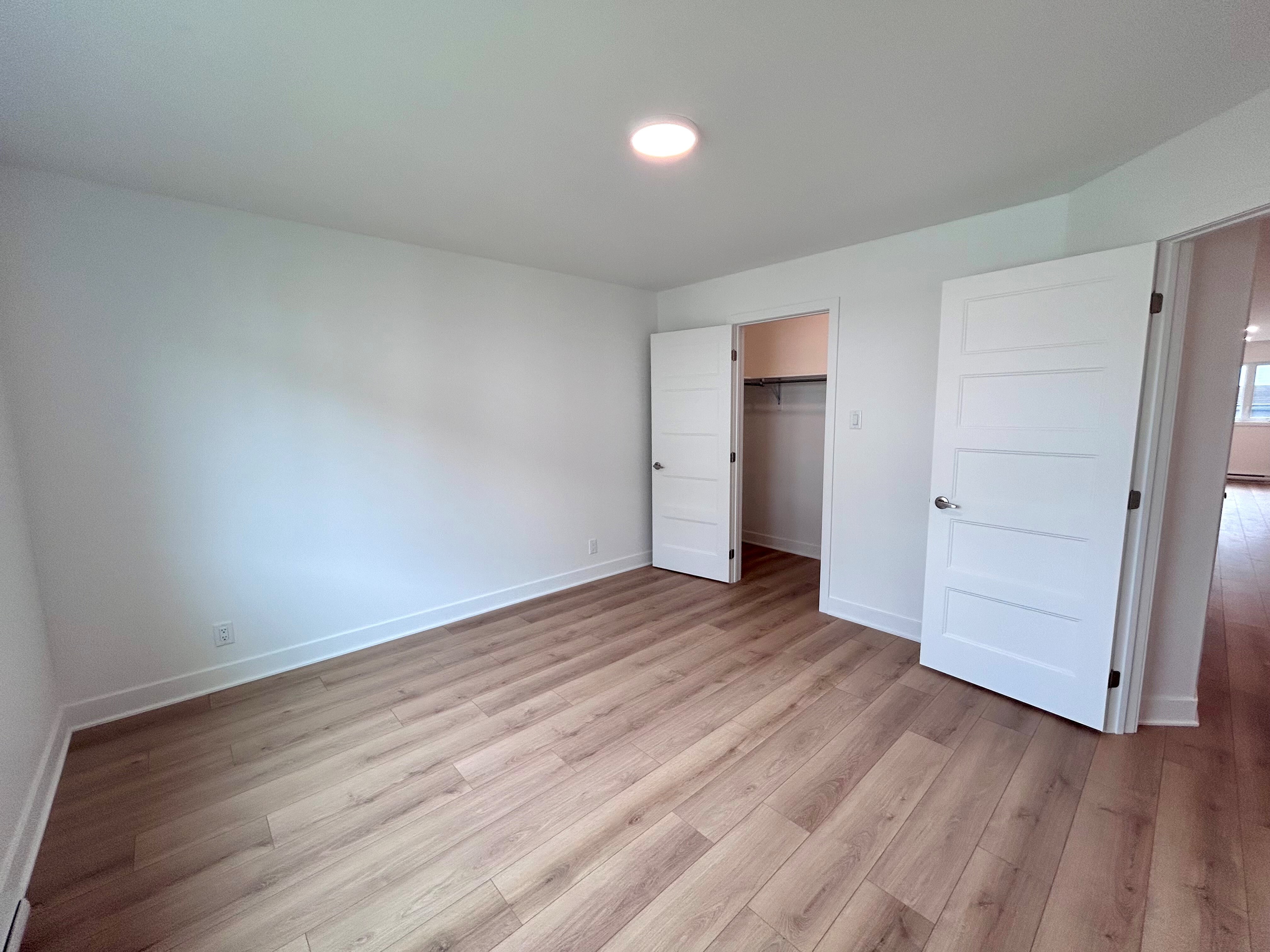 952 Rue du Verbe-Divin, Granby, QC J2J 0W2, Canada — photo 1