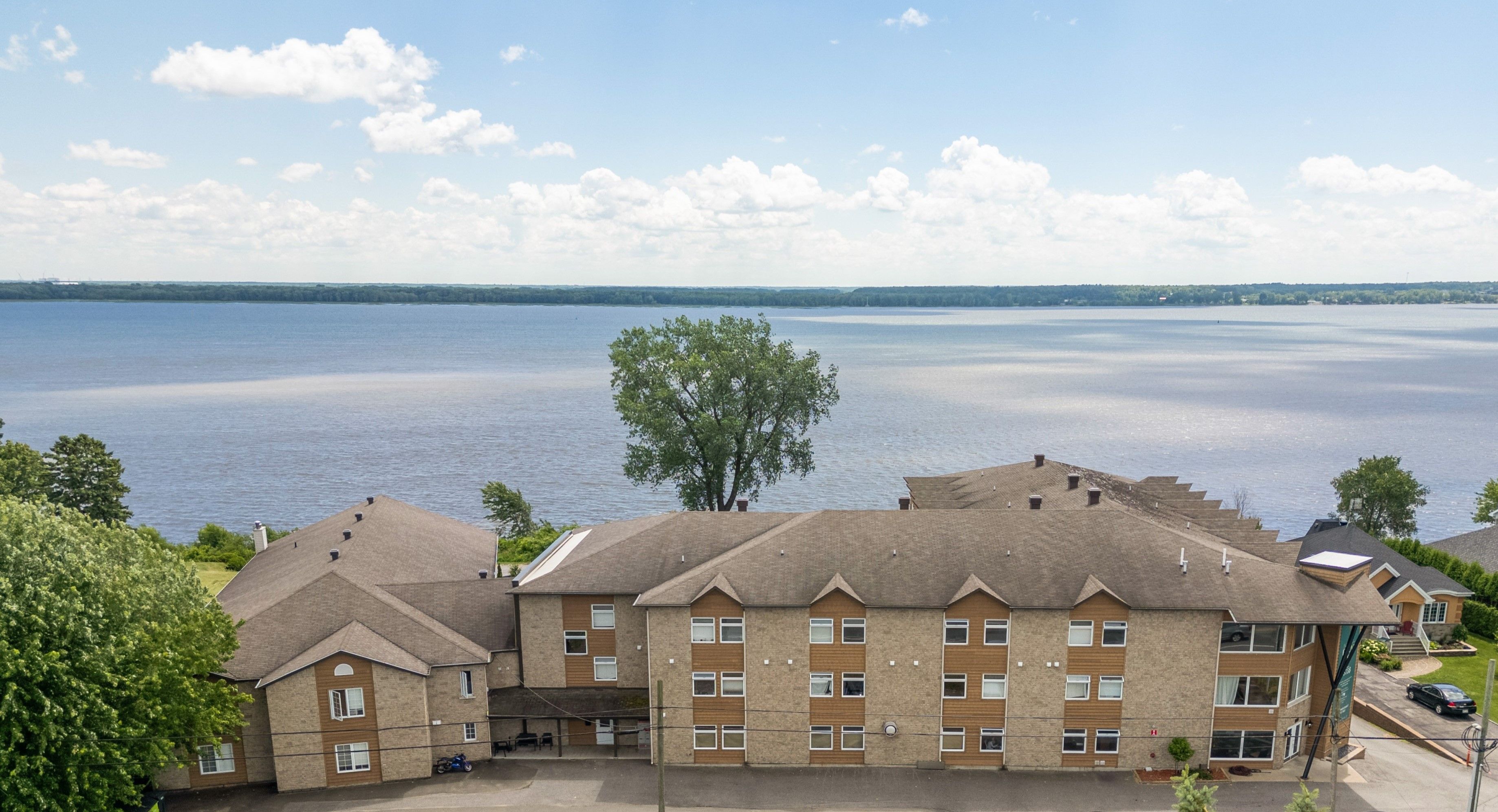 1460 Rue Notre Dame Est, Trois-Rivières, QC G8T 4J3, Canada — photo 1