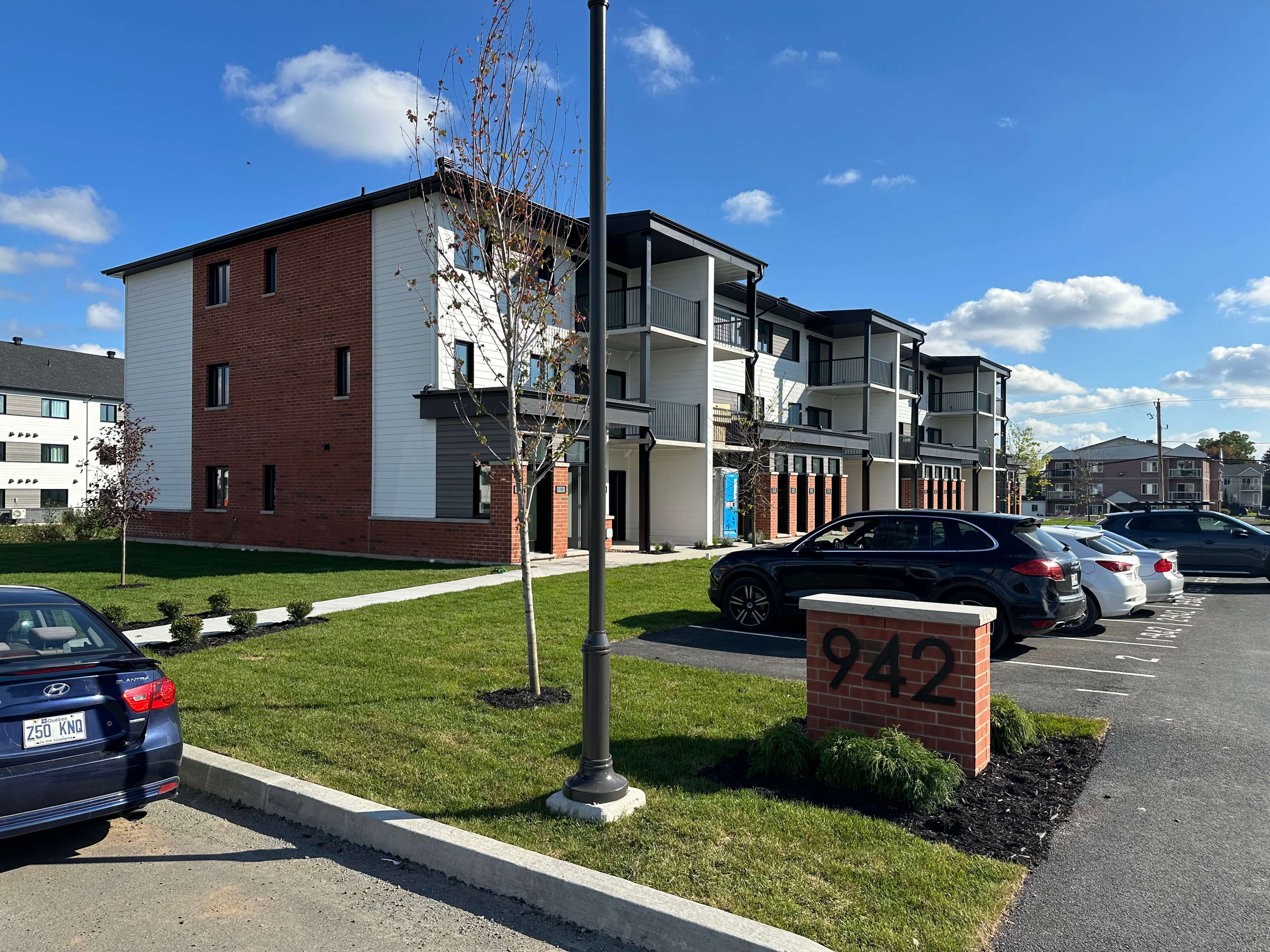 942 Rue du Verbe-Divin, Granby, QC J2J0W2, Canada — photo 3